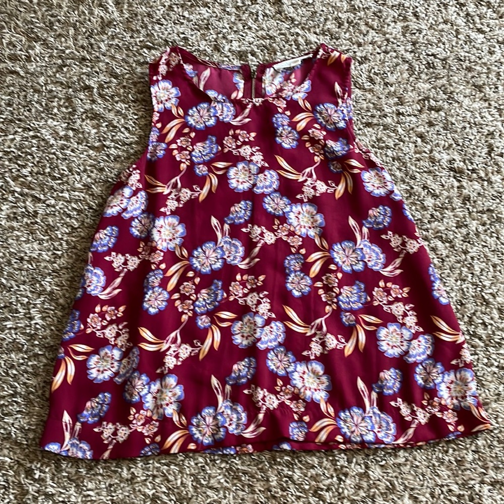 Floral maroon blouse. Size: L
